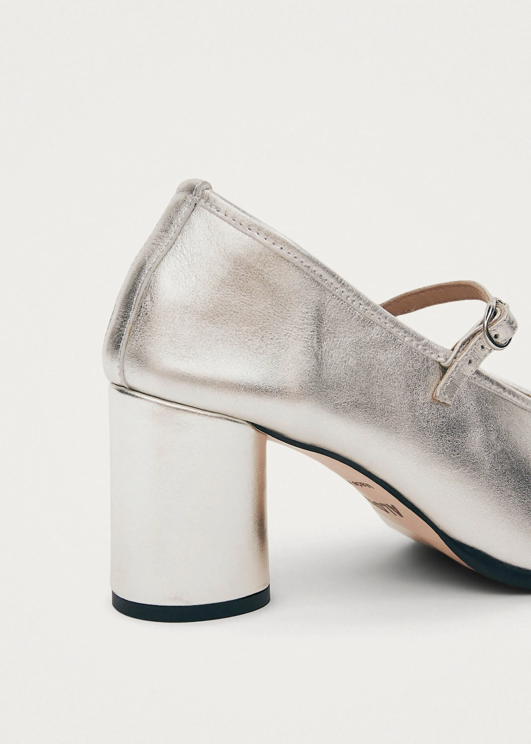 Esha Shimmer Silver Leather Pumps