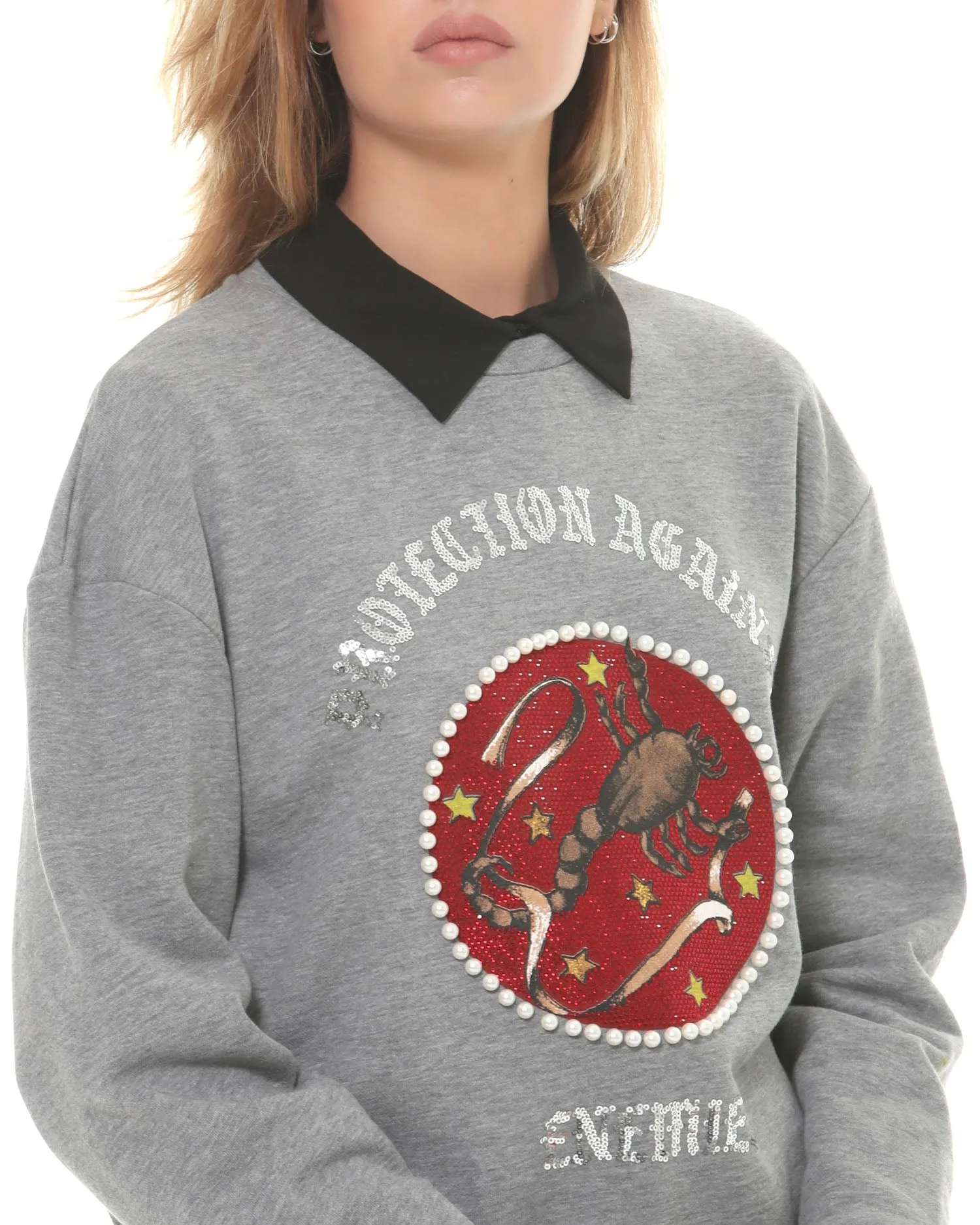 Sweatshirt with pearls and sequins